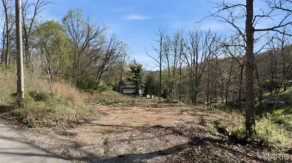 639 Castlewood DR, Ballwin, MO 63021