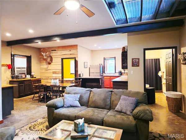 6908 Coon Club Rd, Versailles, MO 65084