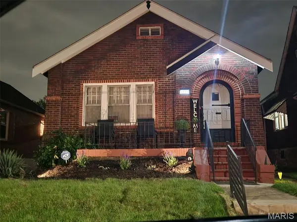 5919 Summit PL, St Louis, MO 63147