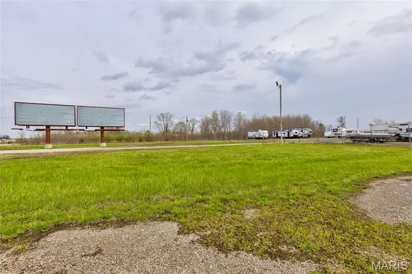 6901 Godfrey RD, Godfrey, IL 62035