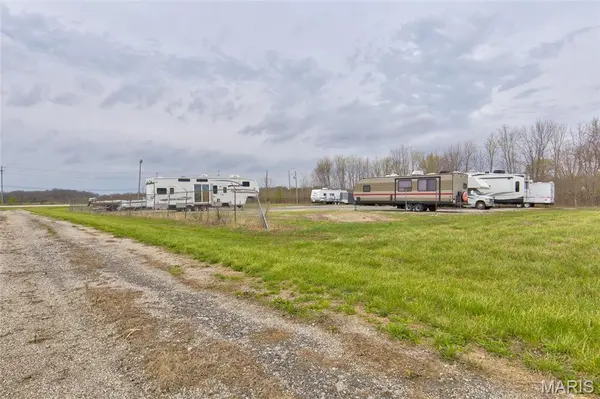 6901 Godfrey RD, Godfrey, IL 62035