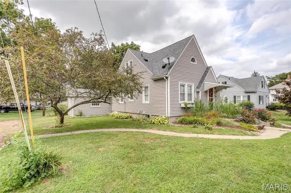 111 W Barr PL, Jerseyville, IL 62052