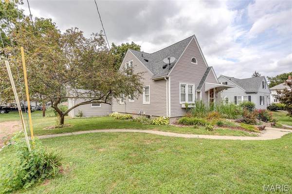 111 W Barr PL, Jerseyville, IL 62052