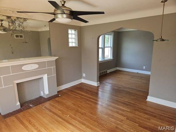 8917 Lucerne CT, St Louis, MO 63136