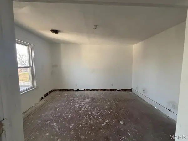 602 Wood River AVE, Wood River, IL 62095