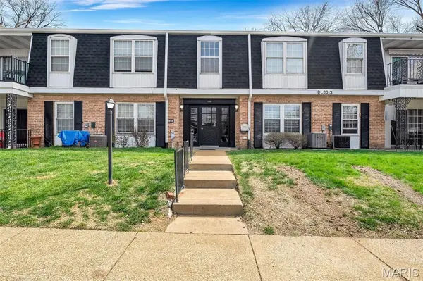 1680 Herault PL #C, St Louis, MO 63125