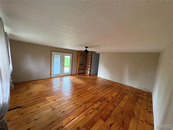 7440 Highway 17, Houston, MO 65483