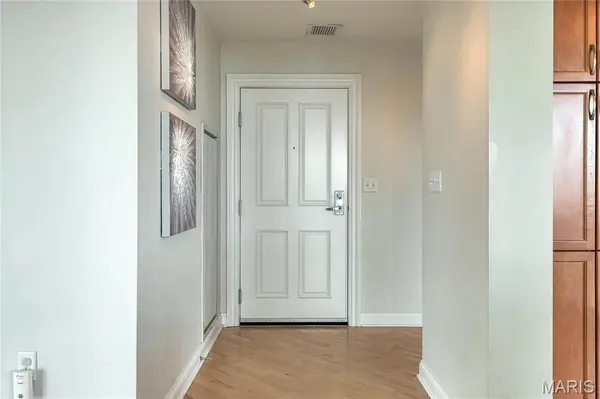 4909 Laclede AVE #1204, St Louis, MO 63108