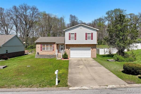 66 Dianne DR, Belleville, IL 62220