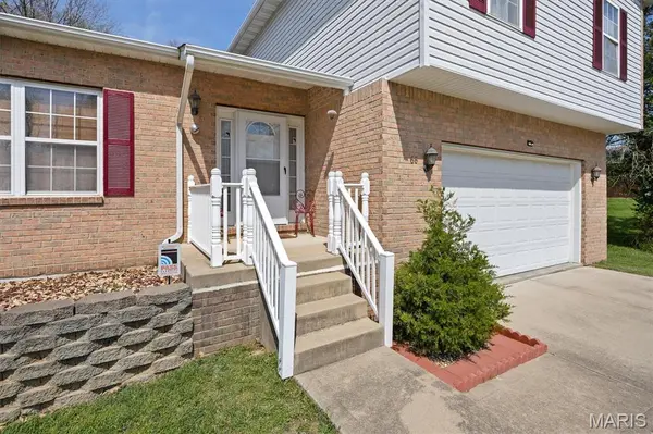 66 Dianne DR, Belleville, IL 62220