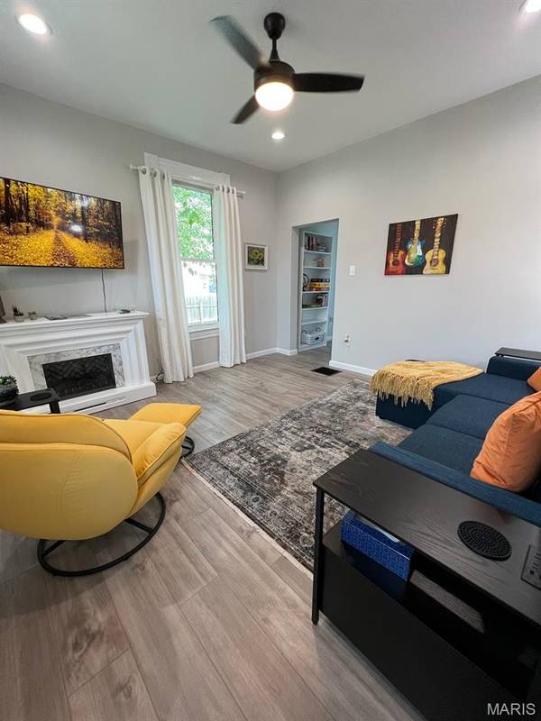 5366 Southwest AVE, St Louis, MO 63139