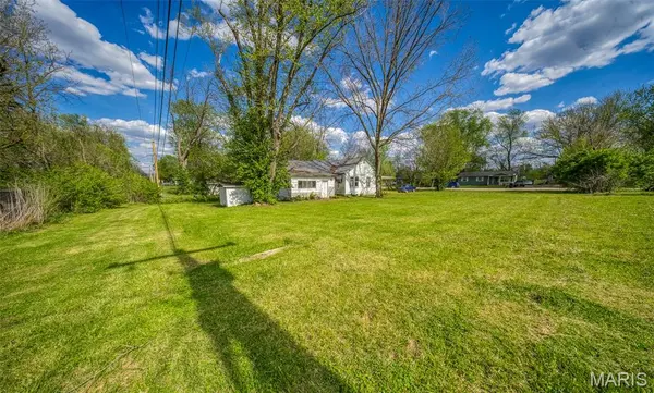 315 E Eldon ST, St James, MO 65559