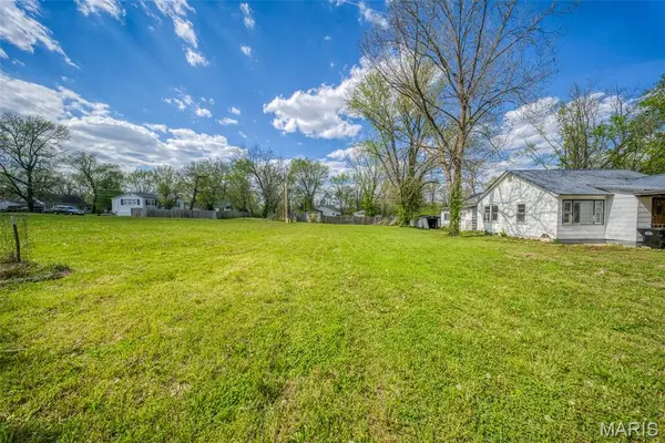 315 E Eldon ST, St James, MO 65559