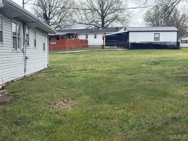 210 S High ST, Iberia, MO 65486
