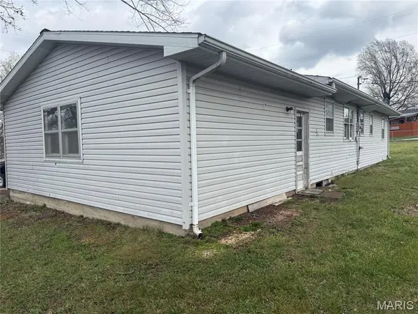 210 S High ST, Iberia, MO 65486