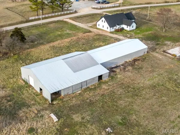24110 EVANSTON RD, Lebanon, MO 65536