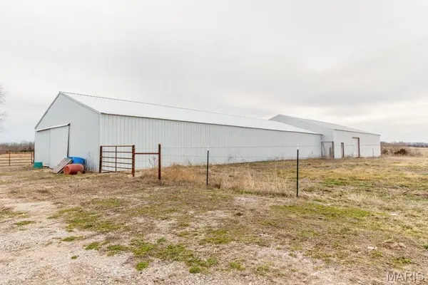 24110 EVANSTON RD, Lebanon, MO 65536