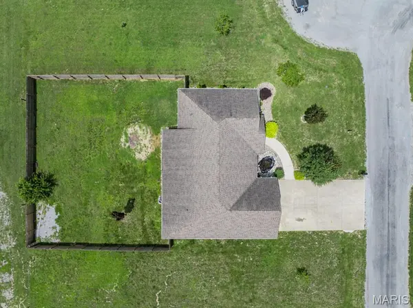 11213 Maggie DR, Marion, IL 62959
