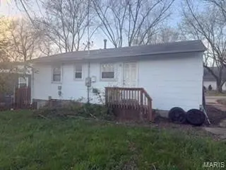 1144 June AVE, St Louis, MO 63138