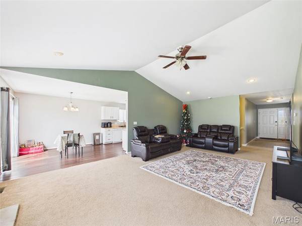 146 Kale CT, St Robert, MO 65584
