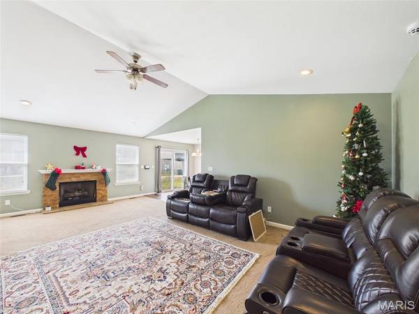 146 Kale CT, St Robert, MO 65584