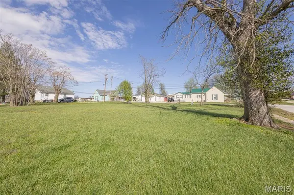 309 E Jefferson ST, Perry, MO 63462