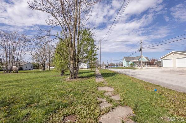 309 E Jefferson ST, Perry, MO 63462