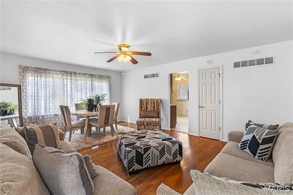 704 Village Square DR, Hazelwood, MO 63042