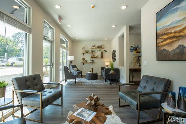 226 E Lockwood AVE #305, St Louis, MO 63119