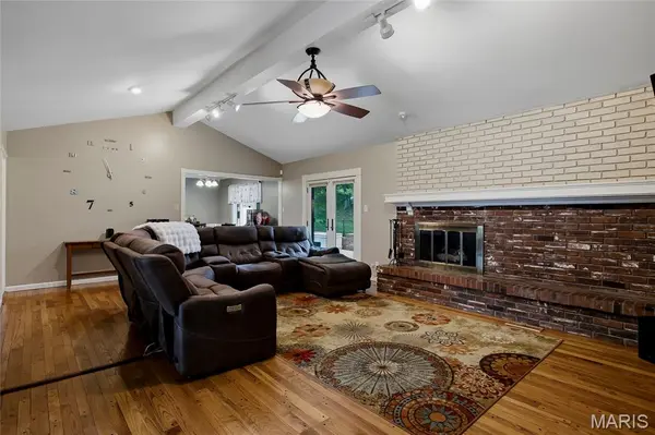 334 Dungate DR, Chesterfield, MO 63017