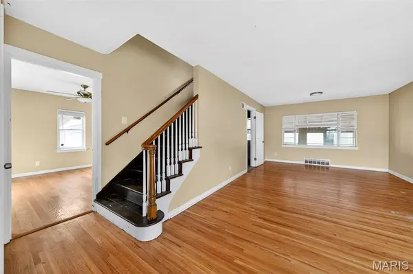 7245 Saint Andrews PL, Normandy, MO 63121