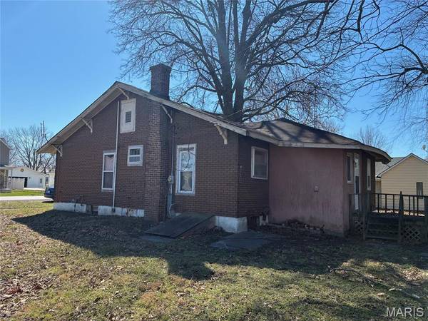333 N Dye ST, Virden, IL 62690