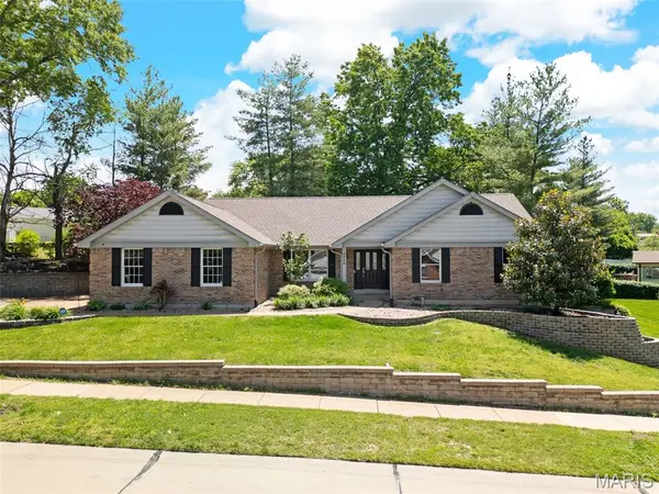 4568 Braungate DR, St Louis, MO 63128