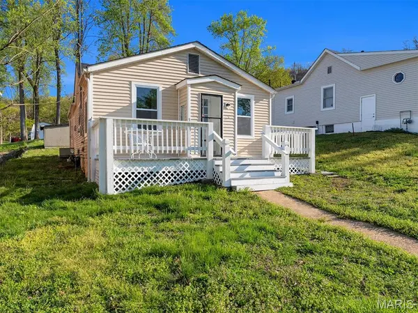 317 E Sand ST, Pacific, MO 63069