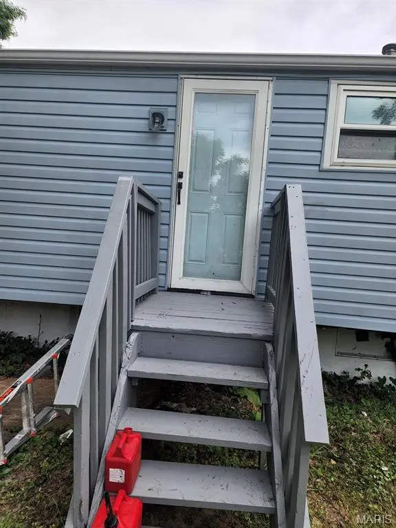 245 Grampian RD, St Louis, MO 63137