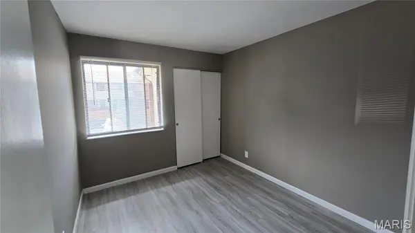 1643 Summer Run DR #23, Florissant, MO 63033
