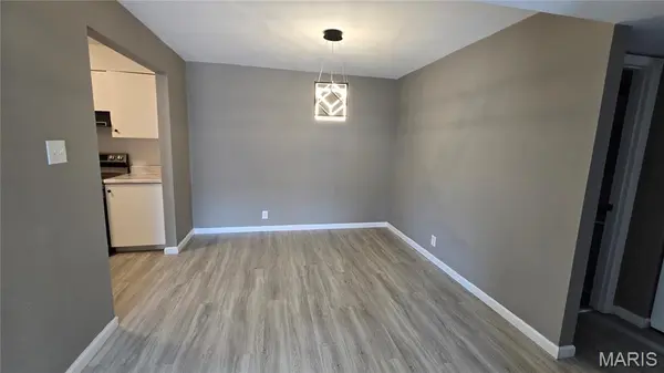 1643 Summer Run DR #23, Florissant, MO 63033