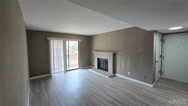 1643 Summer Run DR #23, Florissant, MO 63033