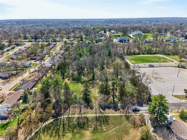 1400 Flora Del DR, Fenton, MO 63026