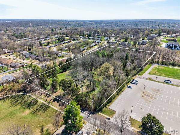 1400 Flora Del DR, Fenton, MO 63026