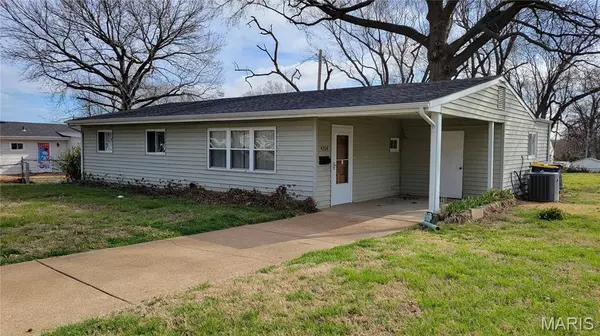 4204 Beauty LN, St Louis, MO 63134