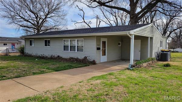 4204 Beauty LN, St Louis, MO 63134