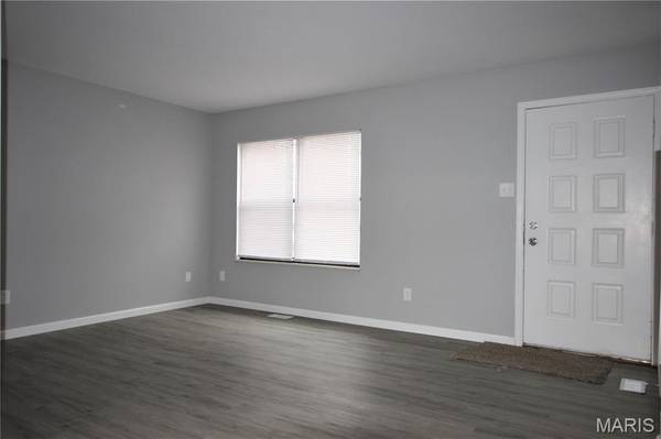 195 N Service RD #C, St Peters, MO 63376