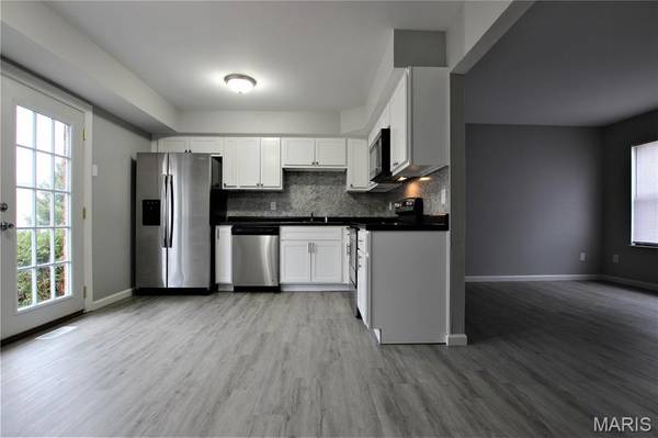 195 N Service RD #C, St Peters, MO 63376