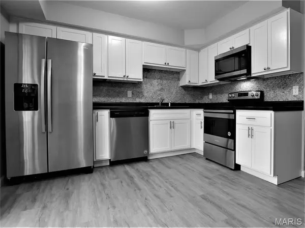 195 N Service RD #C, St Peters, MO 63376