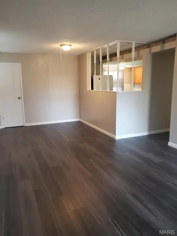 220 Roderick DR, St Louis, MO 63137