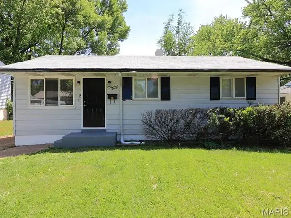 220 Roderick DR, St Louis, MO 63137