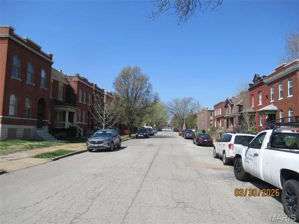 4439 Oakland AVE, St Louis, MO 63110