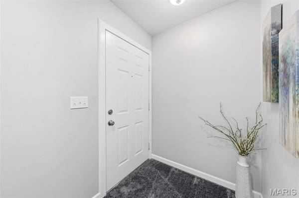 2 Tarpon CT, Florissant, MO 63033