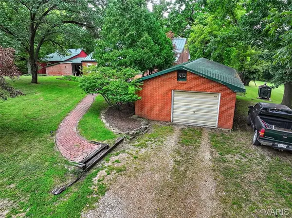 205 E 8th ST, Hermann, MO 65041